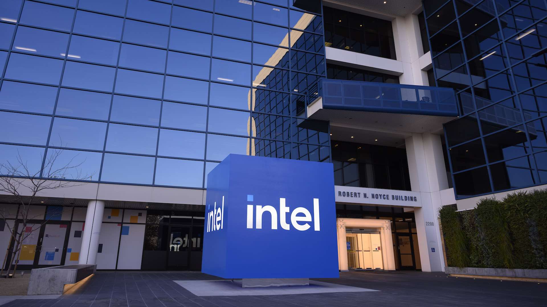 L'action Intel chute de 10 % face à de sombres perspectives pour 2024